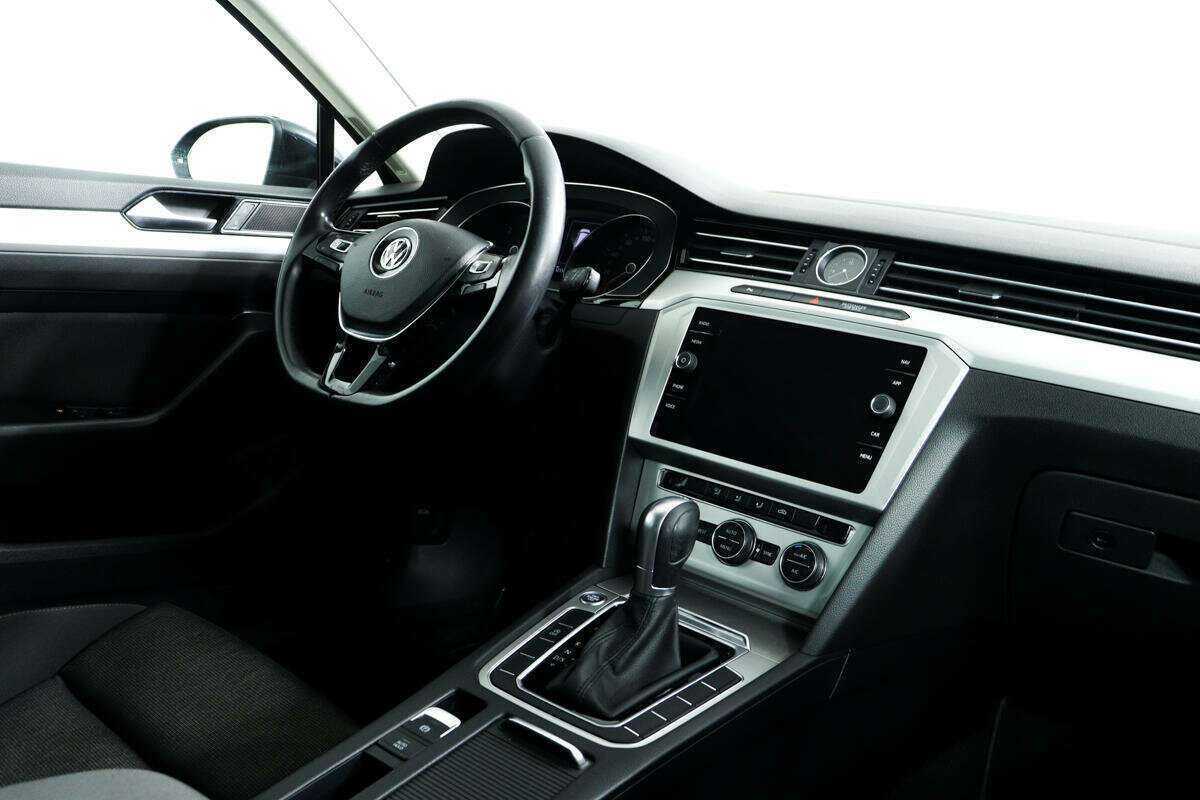 Volkswagen Passat, 2019 - Фото №8