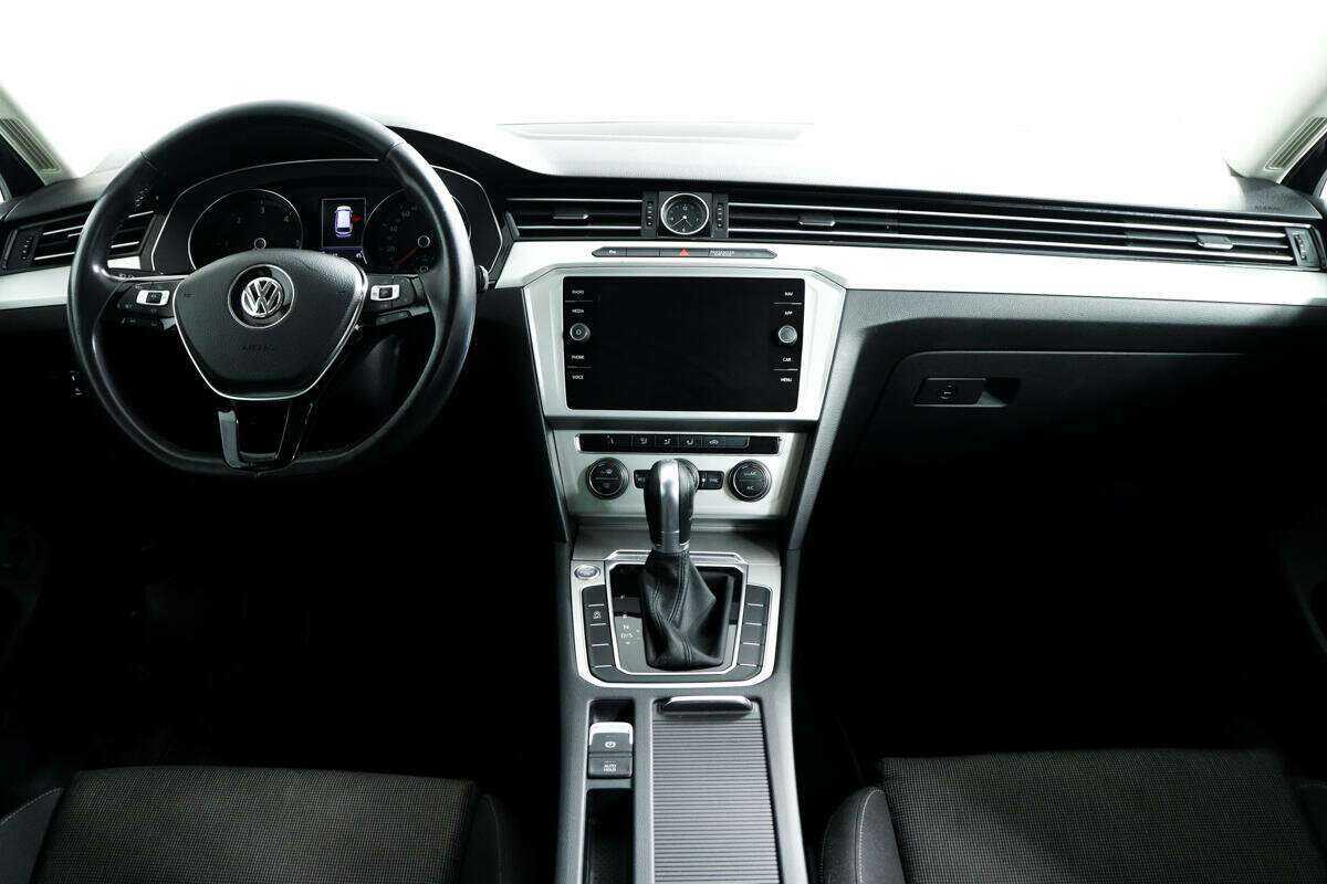 Volkswagen Passat, 2019 - Фото №10