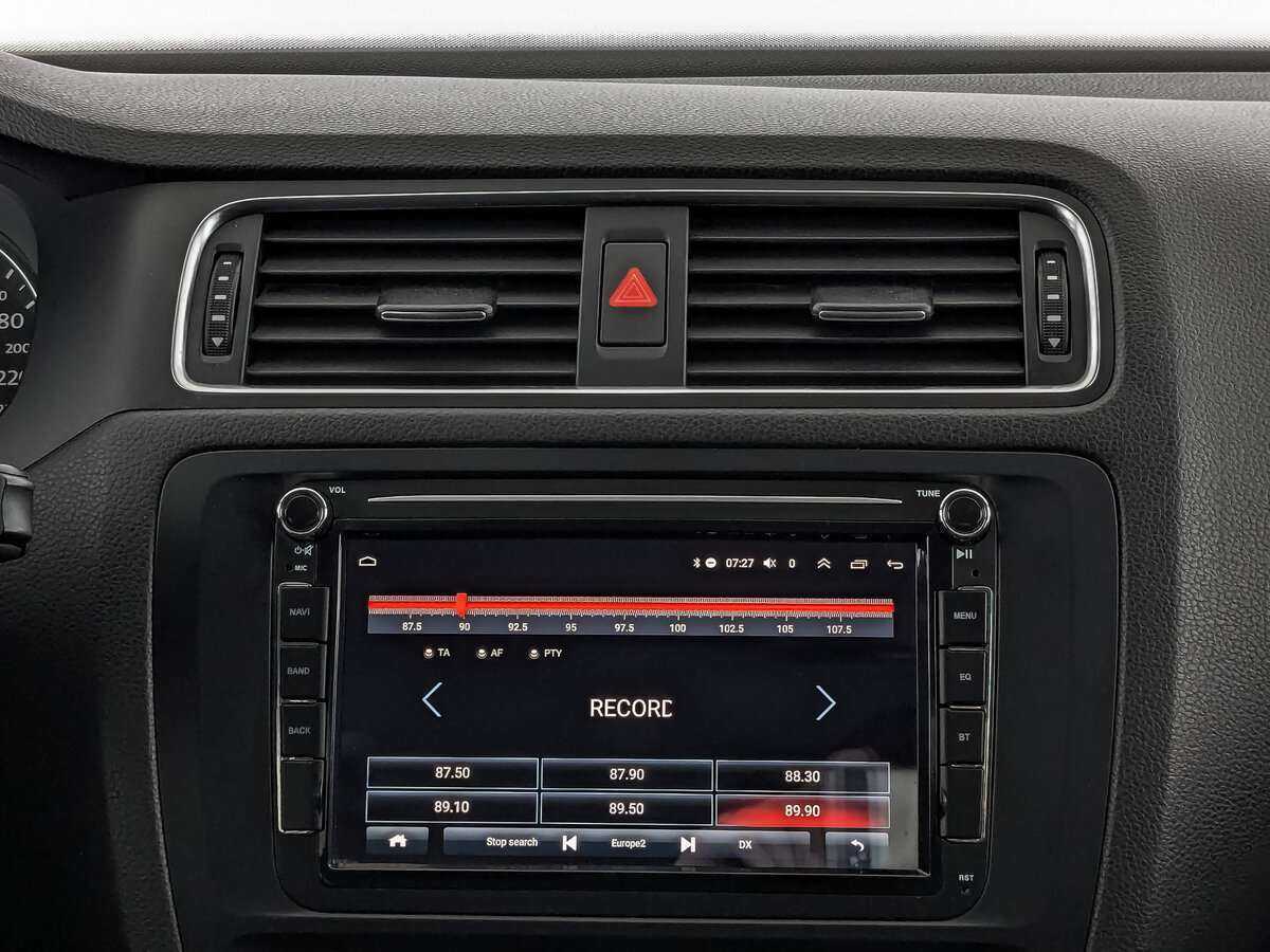 Volkswagen Jetta, 2012 - Фото №11