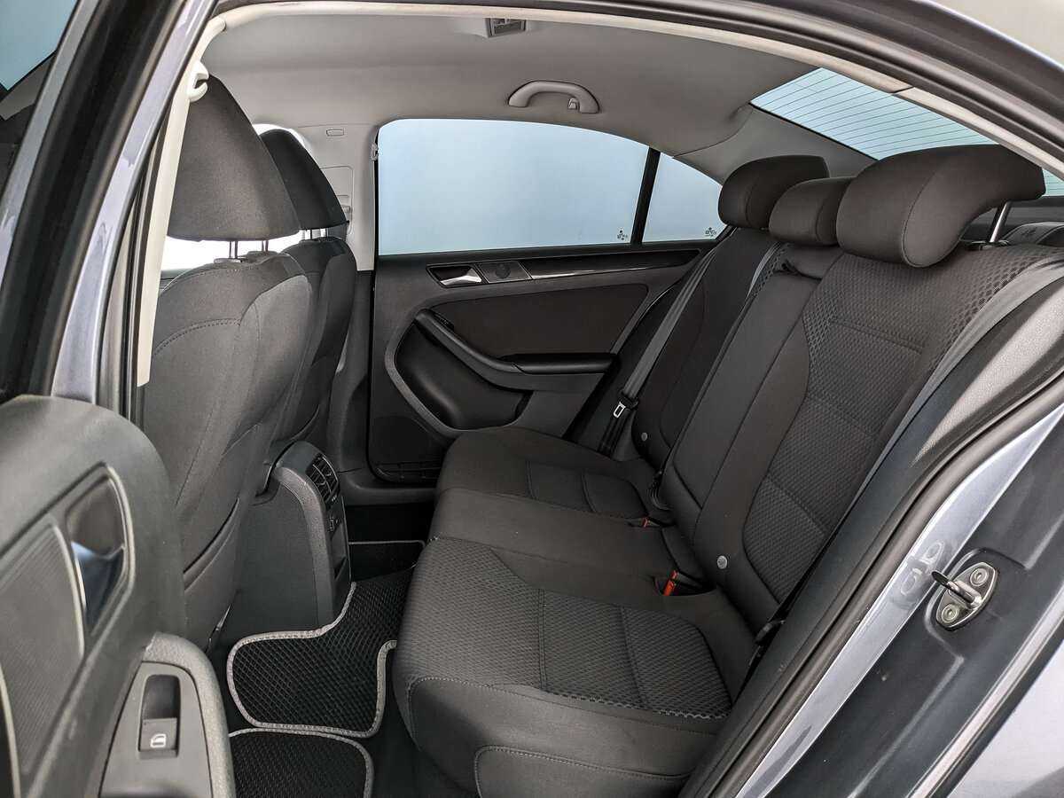 Volkswagen Jetta, 2012 - Фото №12