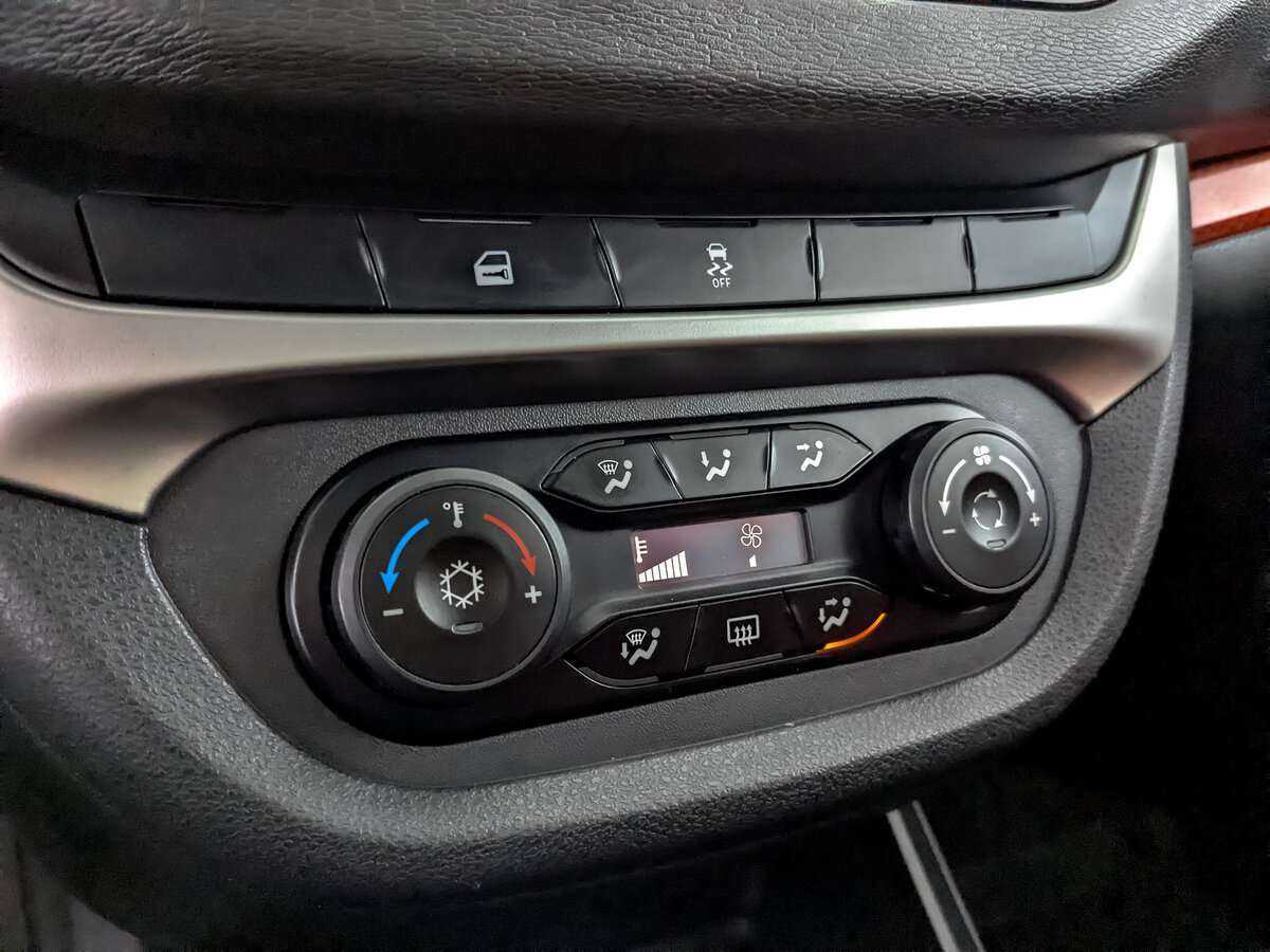 Lada (ВАЗ) Vesta SW Cross, 2021 - Фото №14