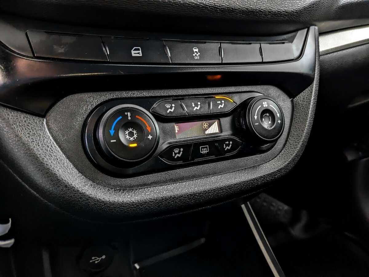 Lada (ВАЗ) Vesta SW, 2022 - Фото №19