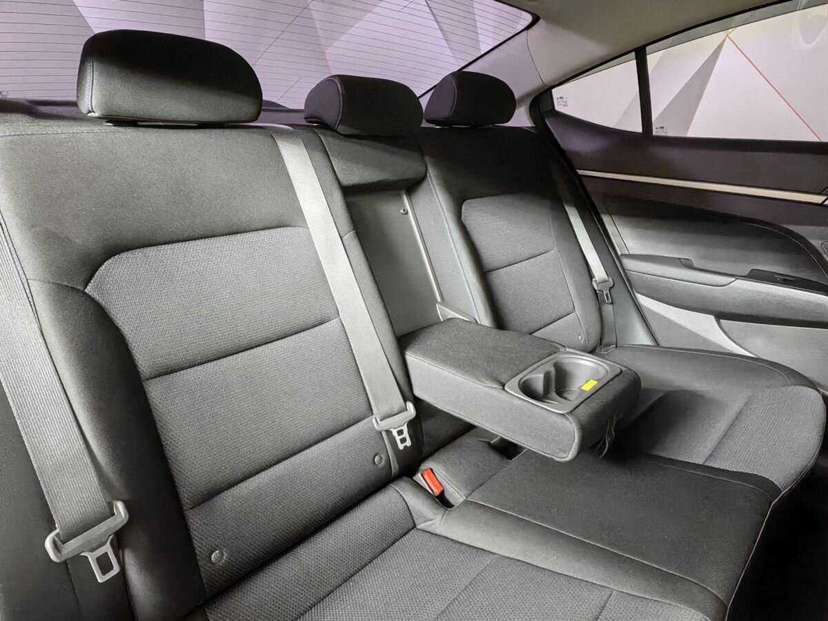 Hyundai Elantra, 2018 - Фото №11