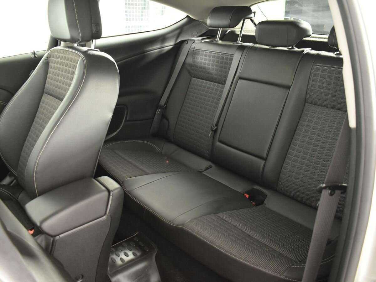 Opel Astra GTC, 2013 - Фото №13