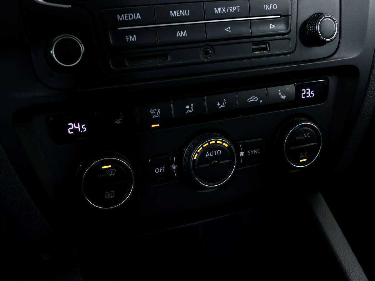 Volkswagen Jetta, 2015 - Фото №12