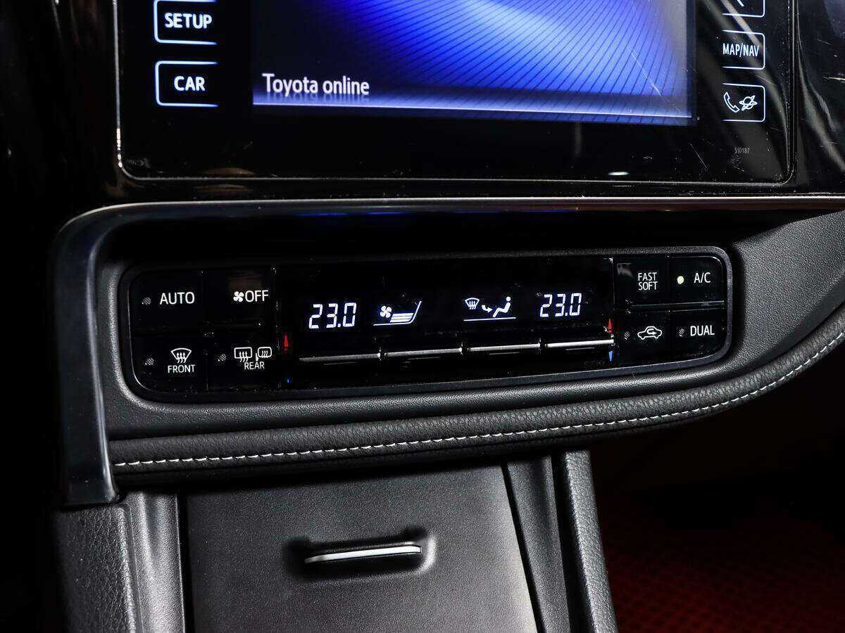 Toyota Corolla, 2018 - Фото №15