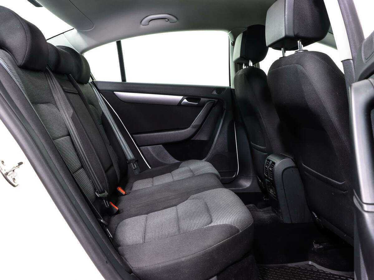 Volkswagen Passat, 2014 - Фото №12