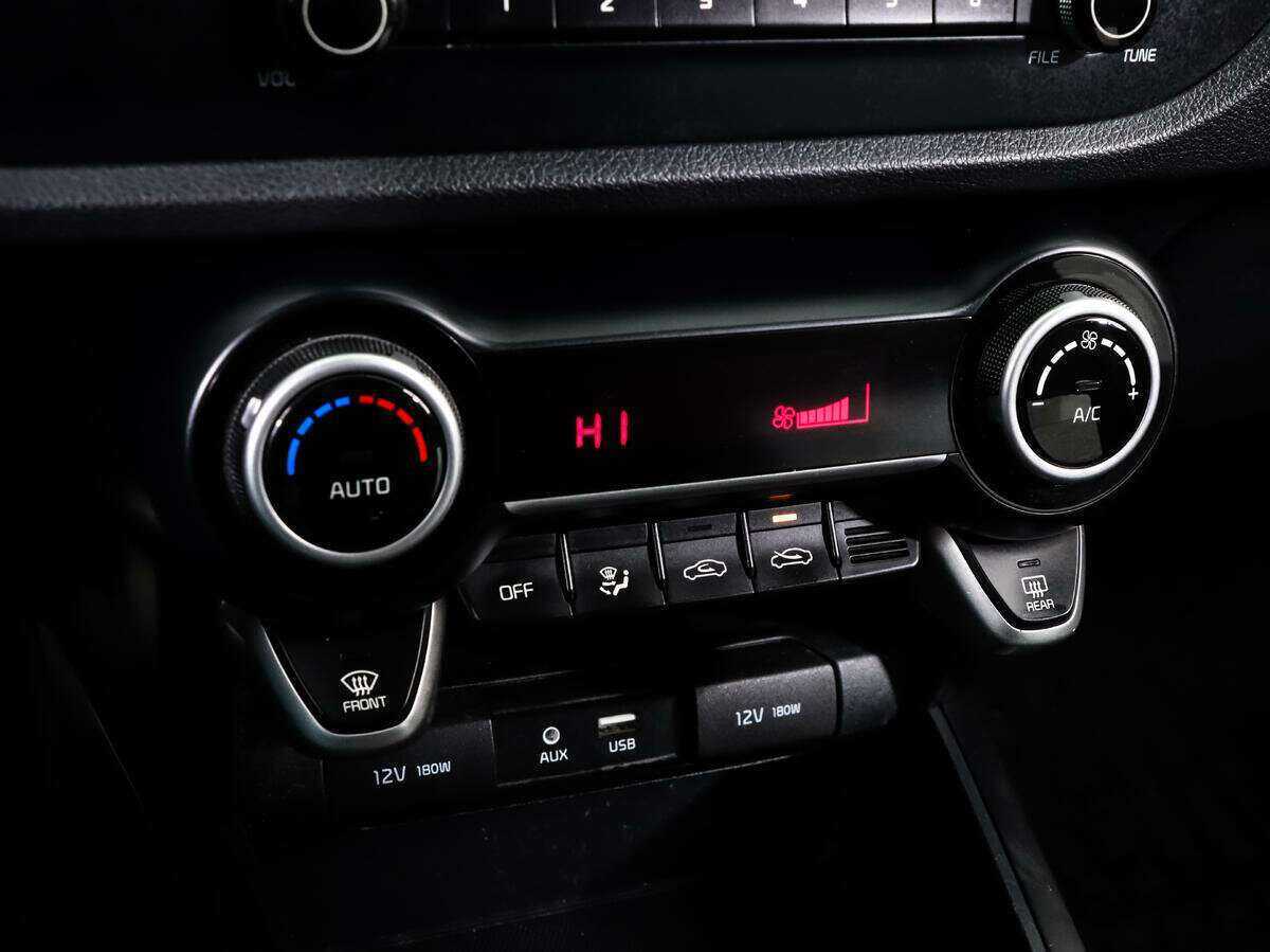 Kia Rio X-Line, 2019 - Фото №11