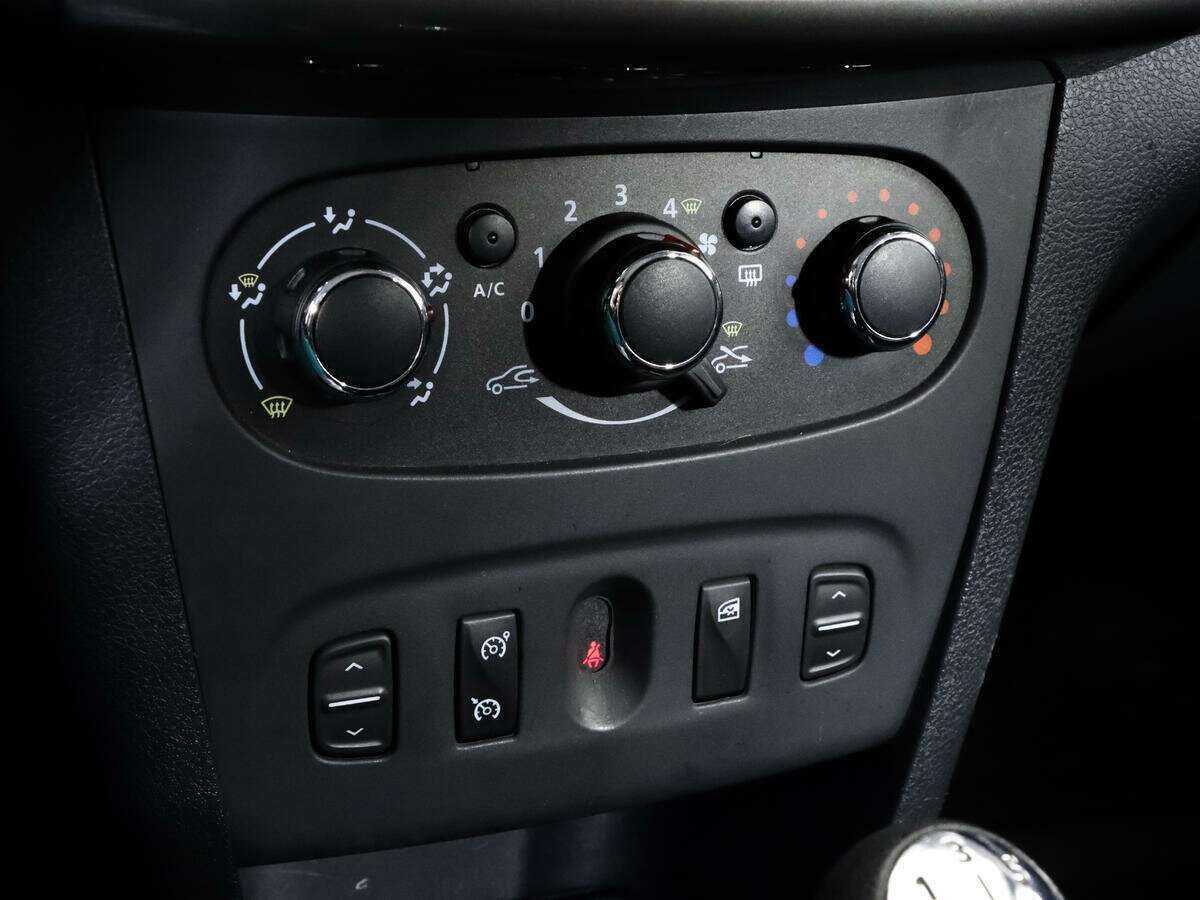 Renault Logan, 2017 - Фото №12