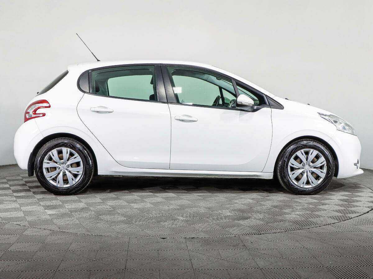 Peugeot 208, 2013 - Фото №3