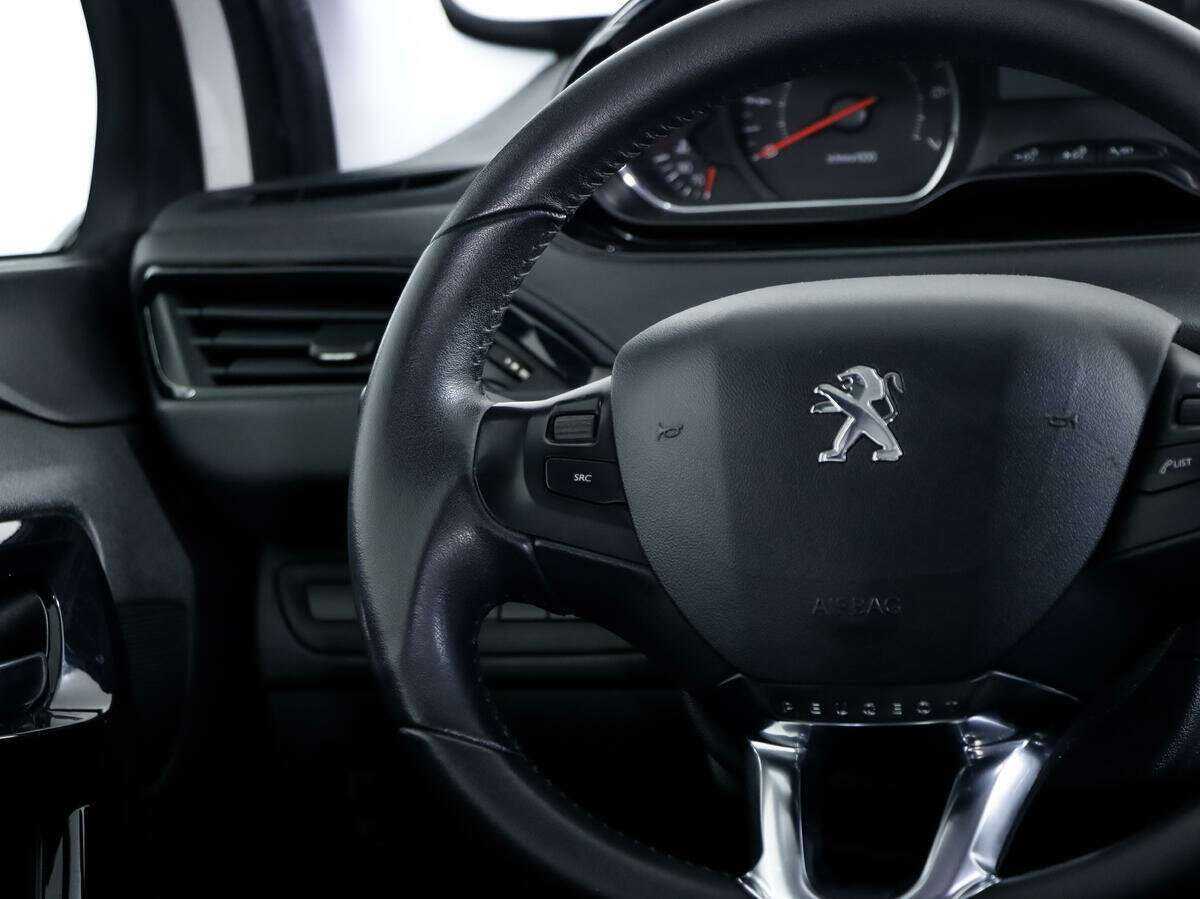 Peugeot 208, 2013 - Фото №11