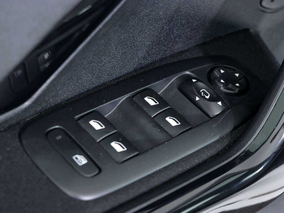 Peugeot 208, 2013 - Фото №13