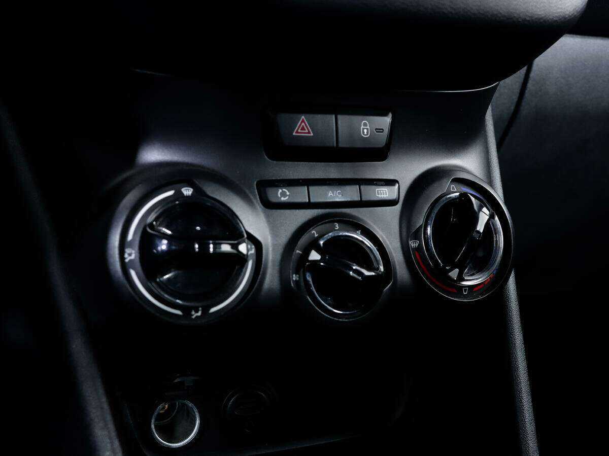 Peugeot 208, 2013 - Фото №14