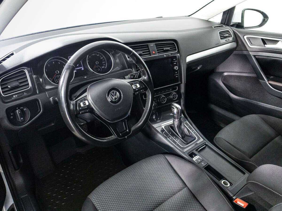 Volkswagen Golf, 2018 - Фото №10
