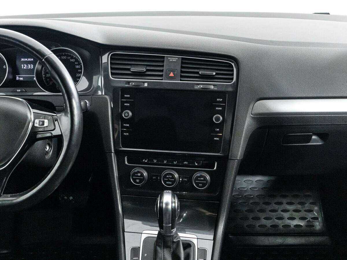 Volkswagen Golf, 2018 - Фото №13