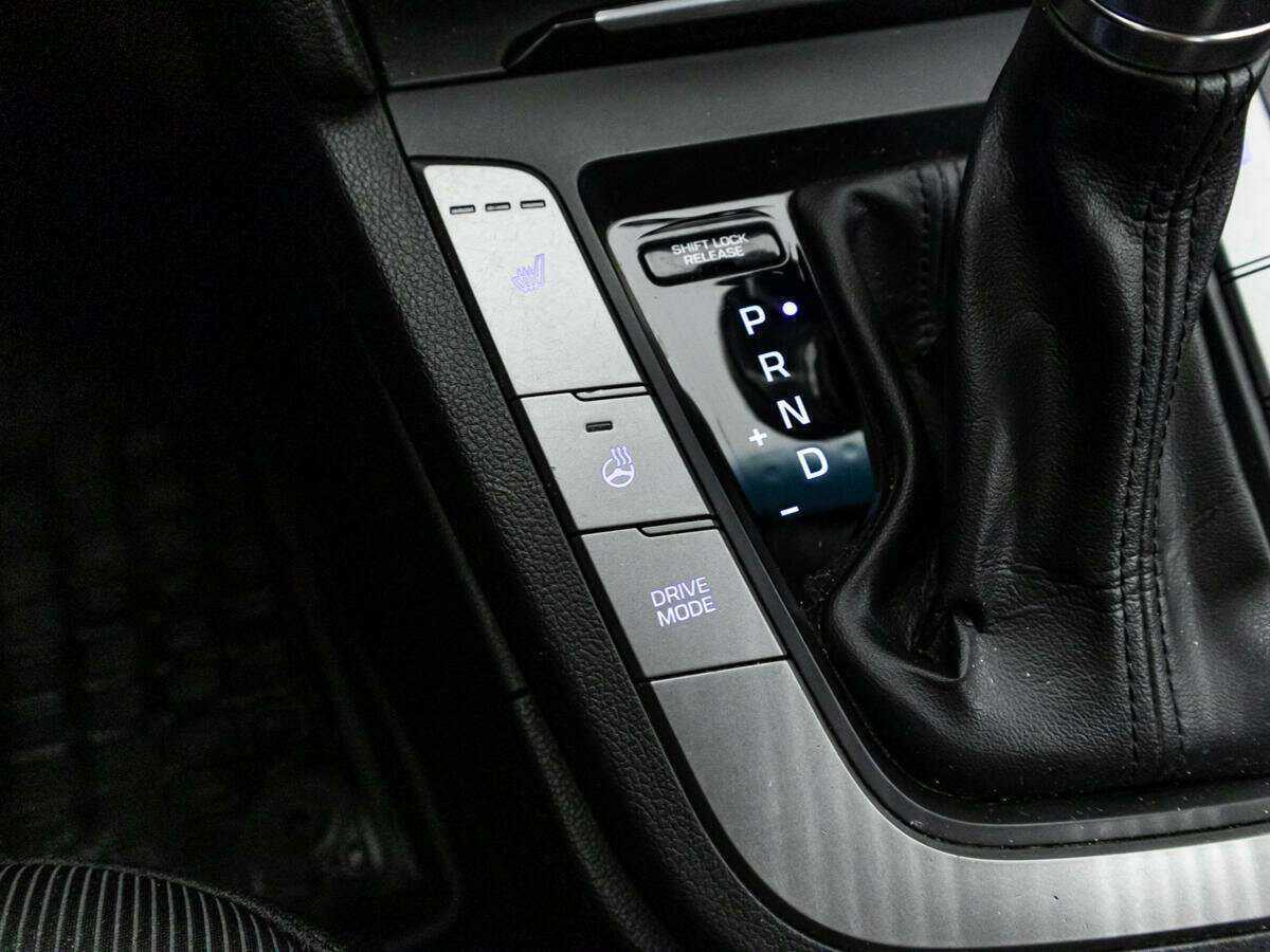 Hyundai Elantra, 2018 - Фото №15