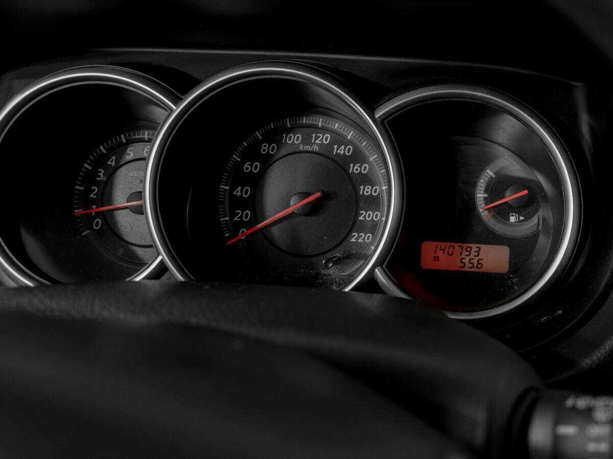 Nissan Tiida, 2013 - Фото №9