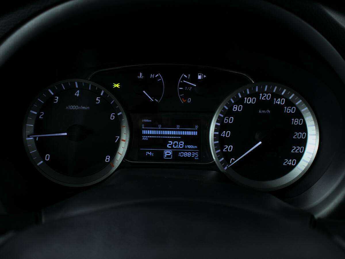 Nissan Tiida, 2015 - Фото №10