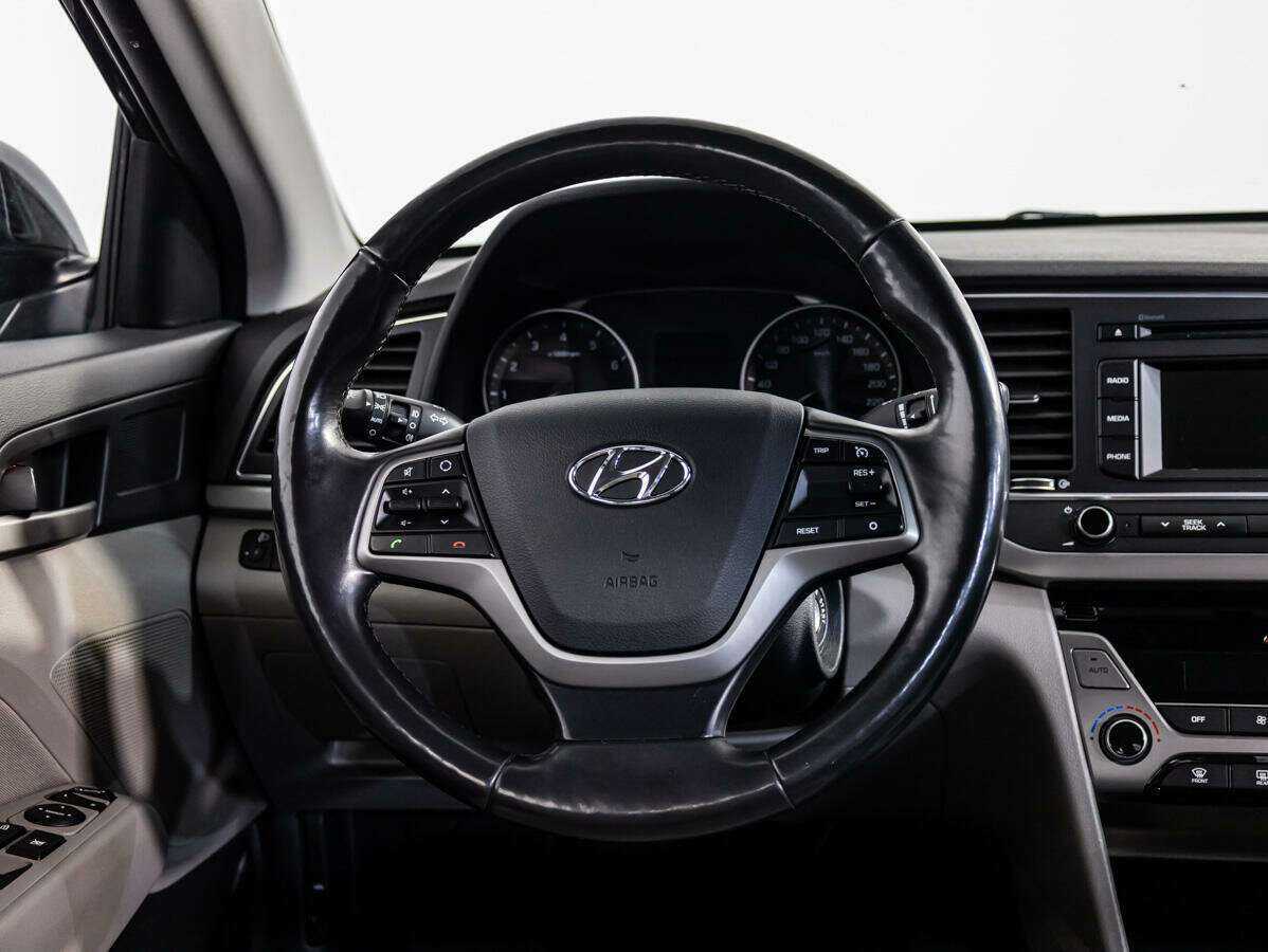 Hyundai Elantra, 2018 - Фото №9