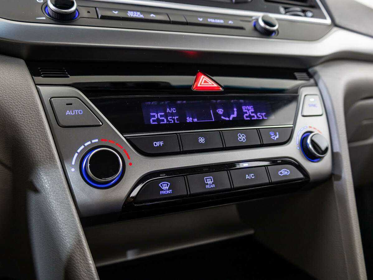Hyundai Elantra, 2018 - Фото №13