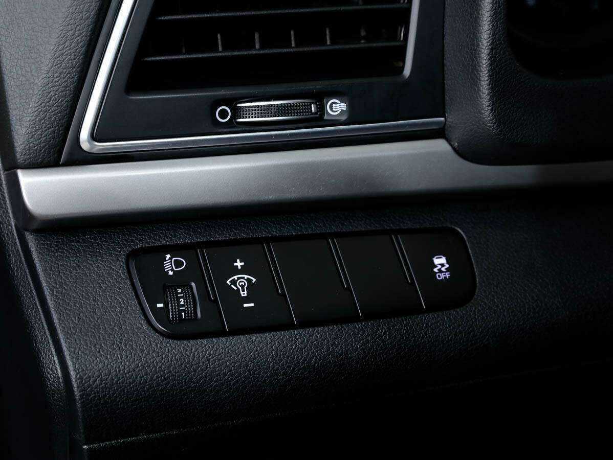Hyundai Elantra, 2018 - Фото №12