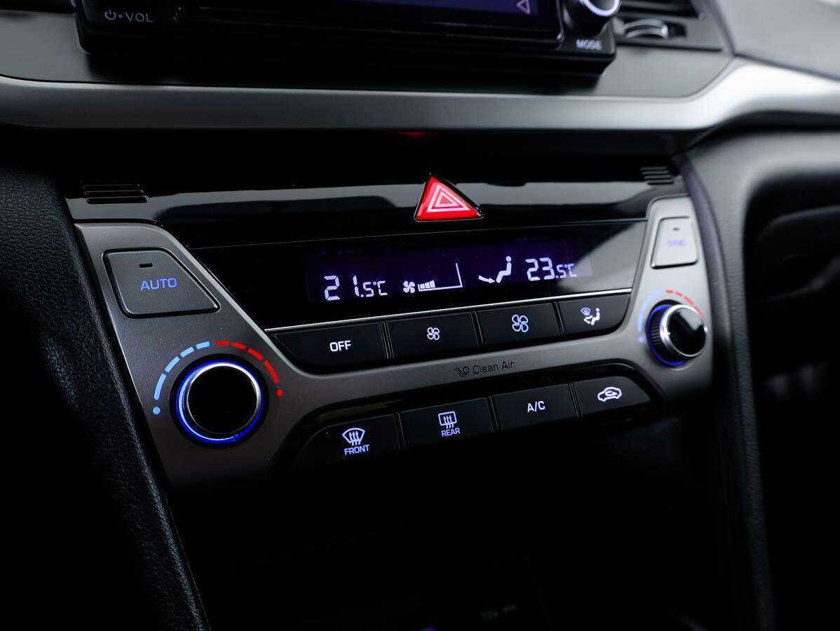 Hyundai Elantra, 2018 - Фото №15