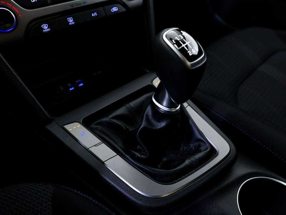 Hyundai Elantra, 2018 - Фото №16