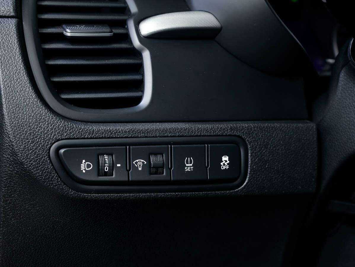 Kia Rio X-Line, 2019 - Фото №17