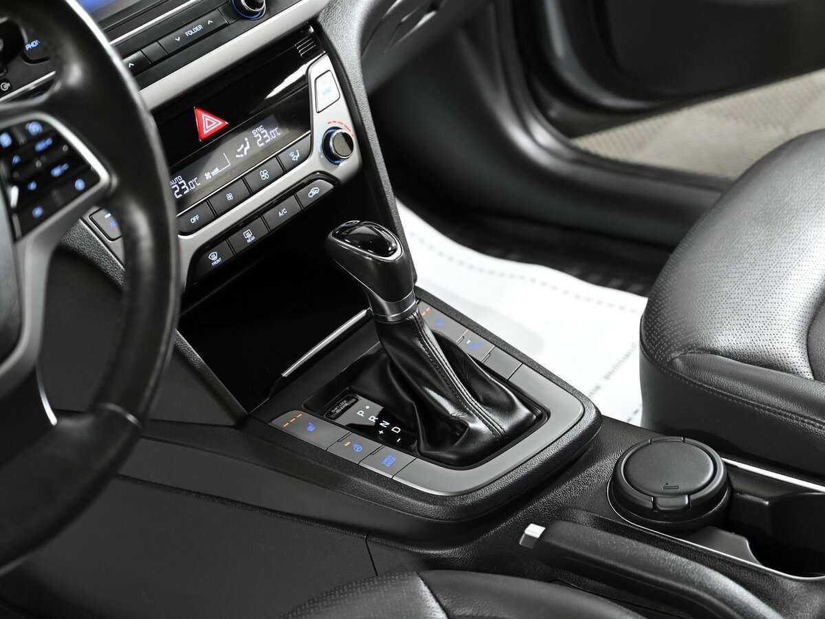 Hyundai Elantra, 2018 - Фото №9