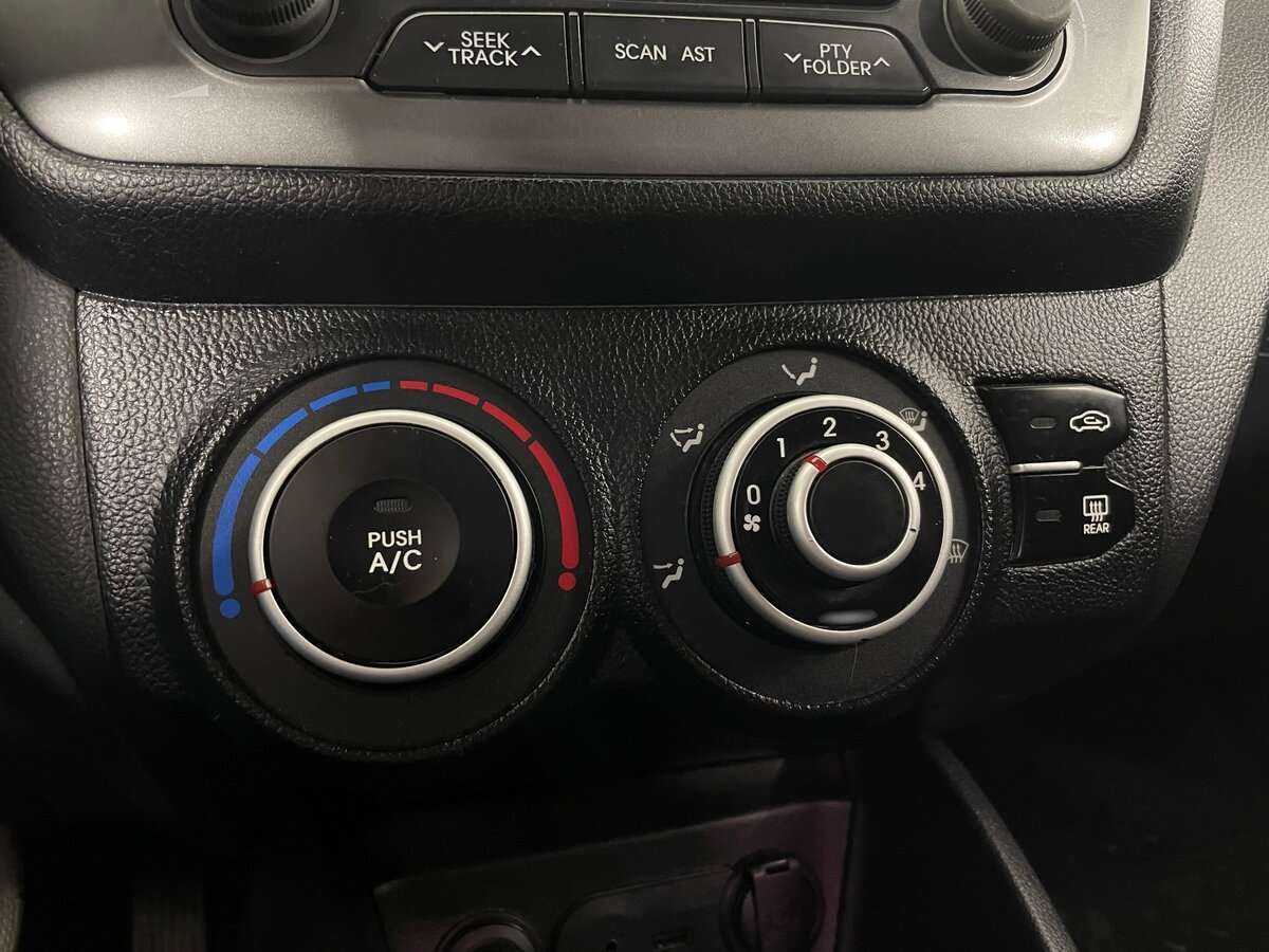 Kia Rio 5-speed, 2013 - Фото №12