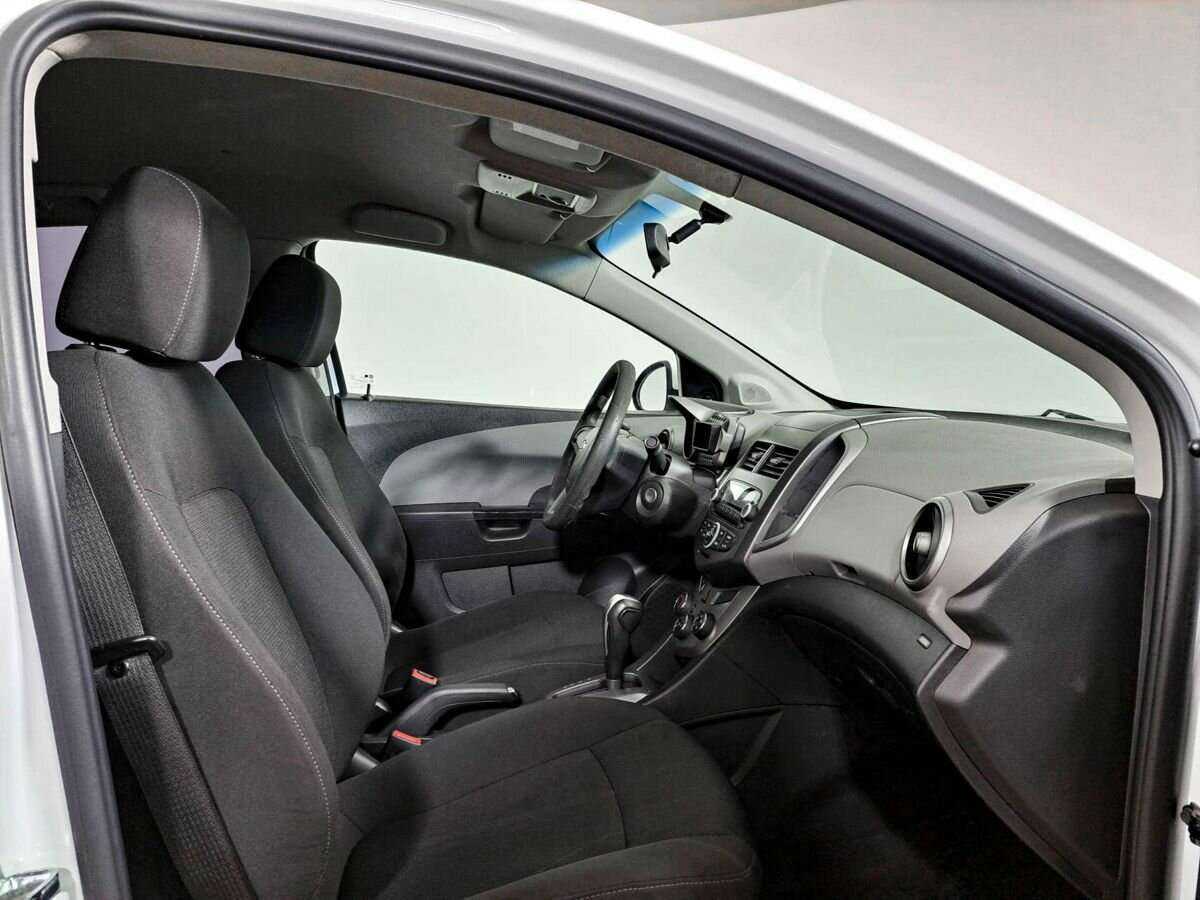 Chevrolet Aveo, 2013 - Фото №8
