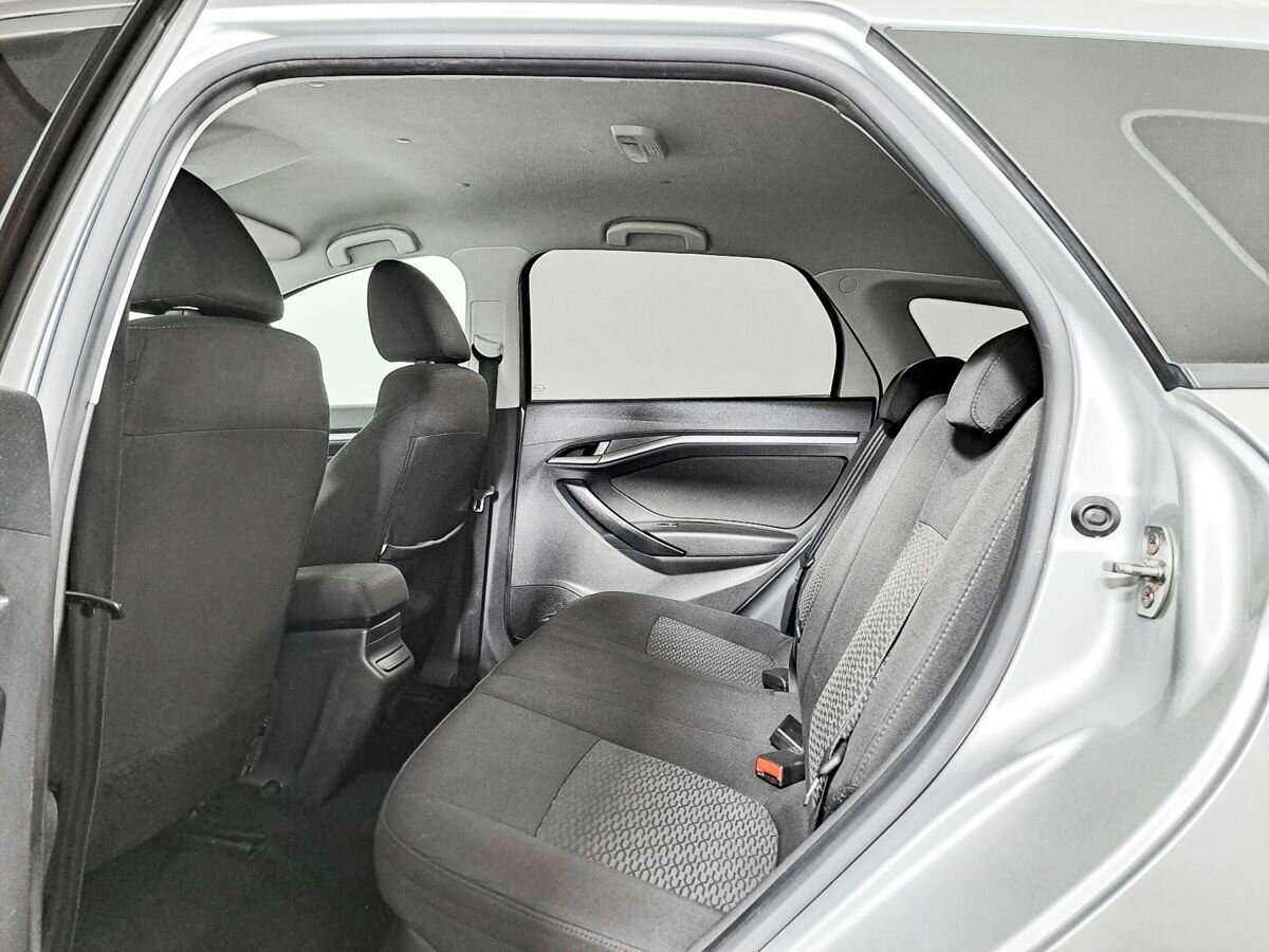 Lada (ВАЗ) Vesta SW, 2020 - Фото №9