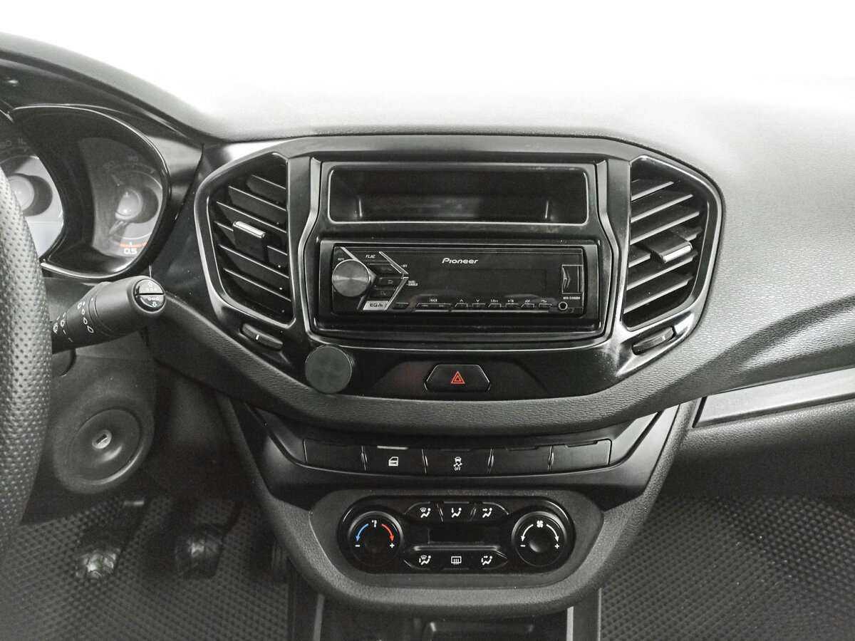 Lada (ВАЗ) Vesta, 2018 - Фото №12