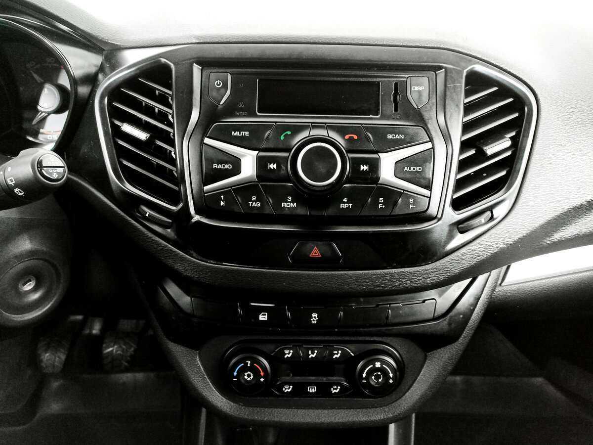 Lada (ВАЗ) Vesta SW, 2019 - Фото №12