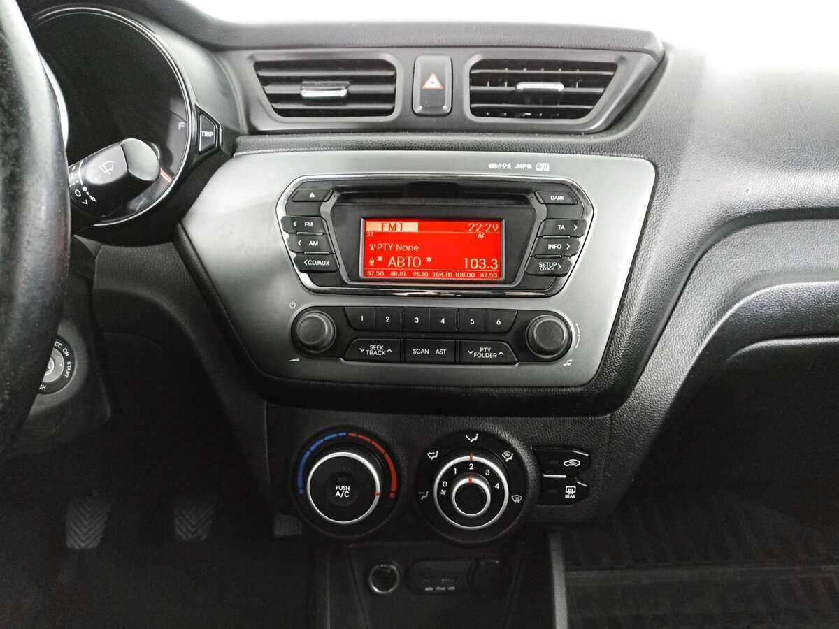 Kia Rio 5-speed, 2014 - Фото №14