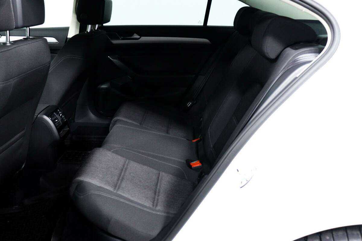 Volkswagen Passat, 2016 - Фото №11