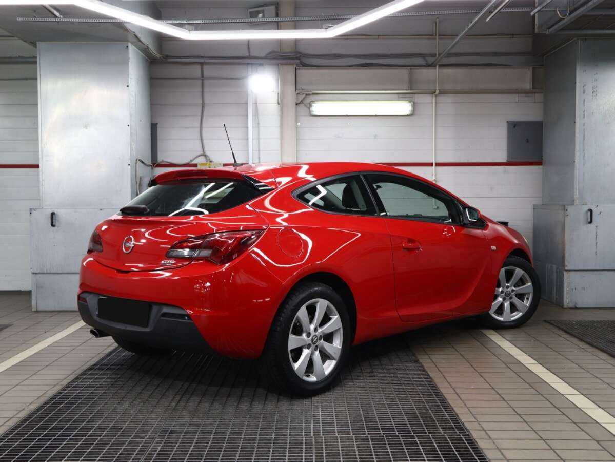 Opel Astra GTC, 2012 - Фото №1