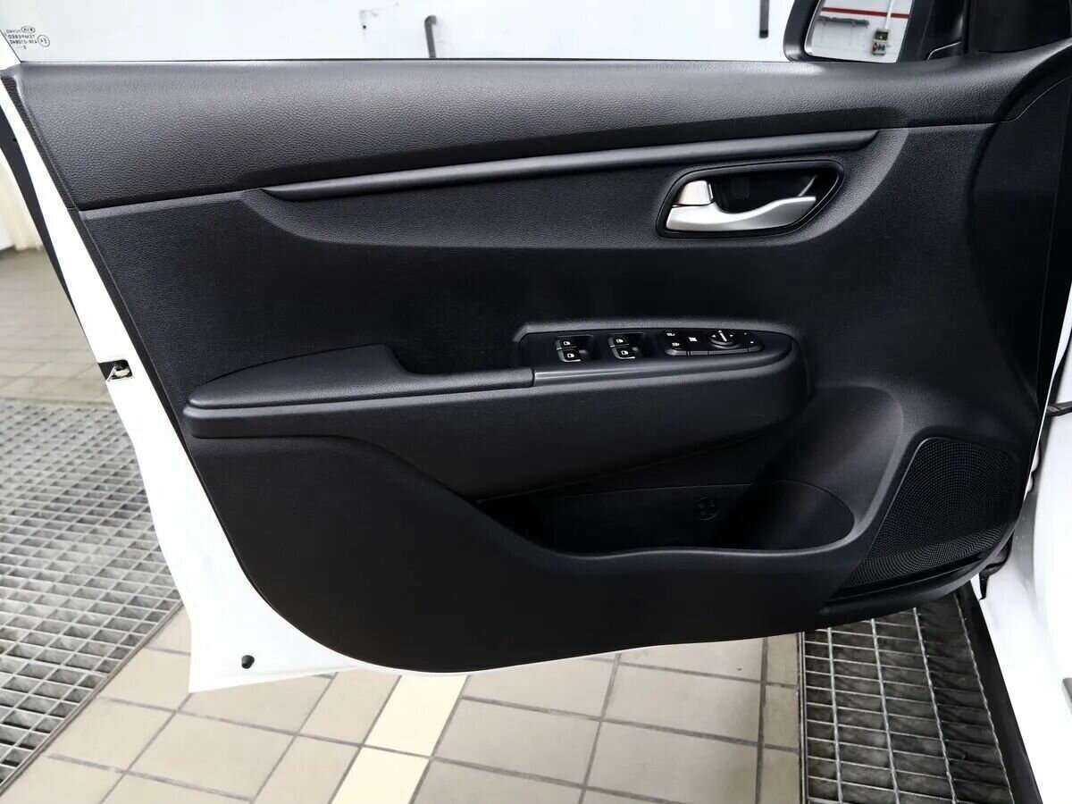 Kia Rio X-Line, 2018 - Фото №14