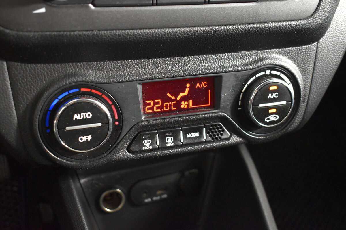 Kia Rio 5-speed, 2013 - Фото №13