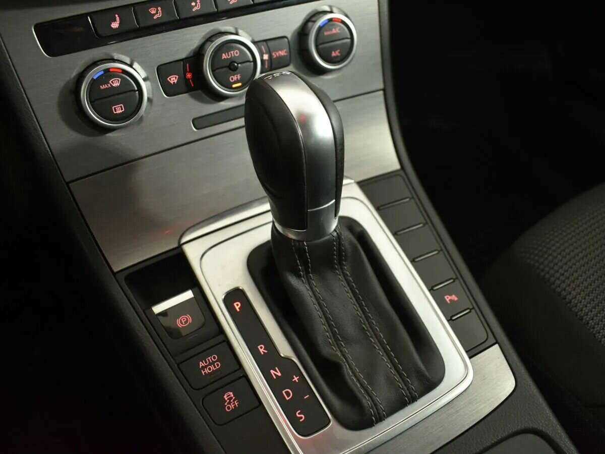 Volkswagen Passat, 2014 - Фото №16