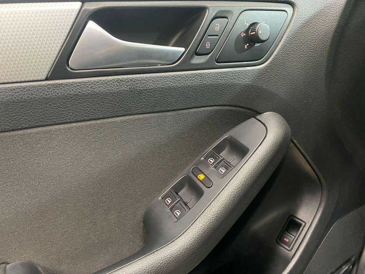 Volkswagen Jetta, 2013 - Фото №15