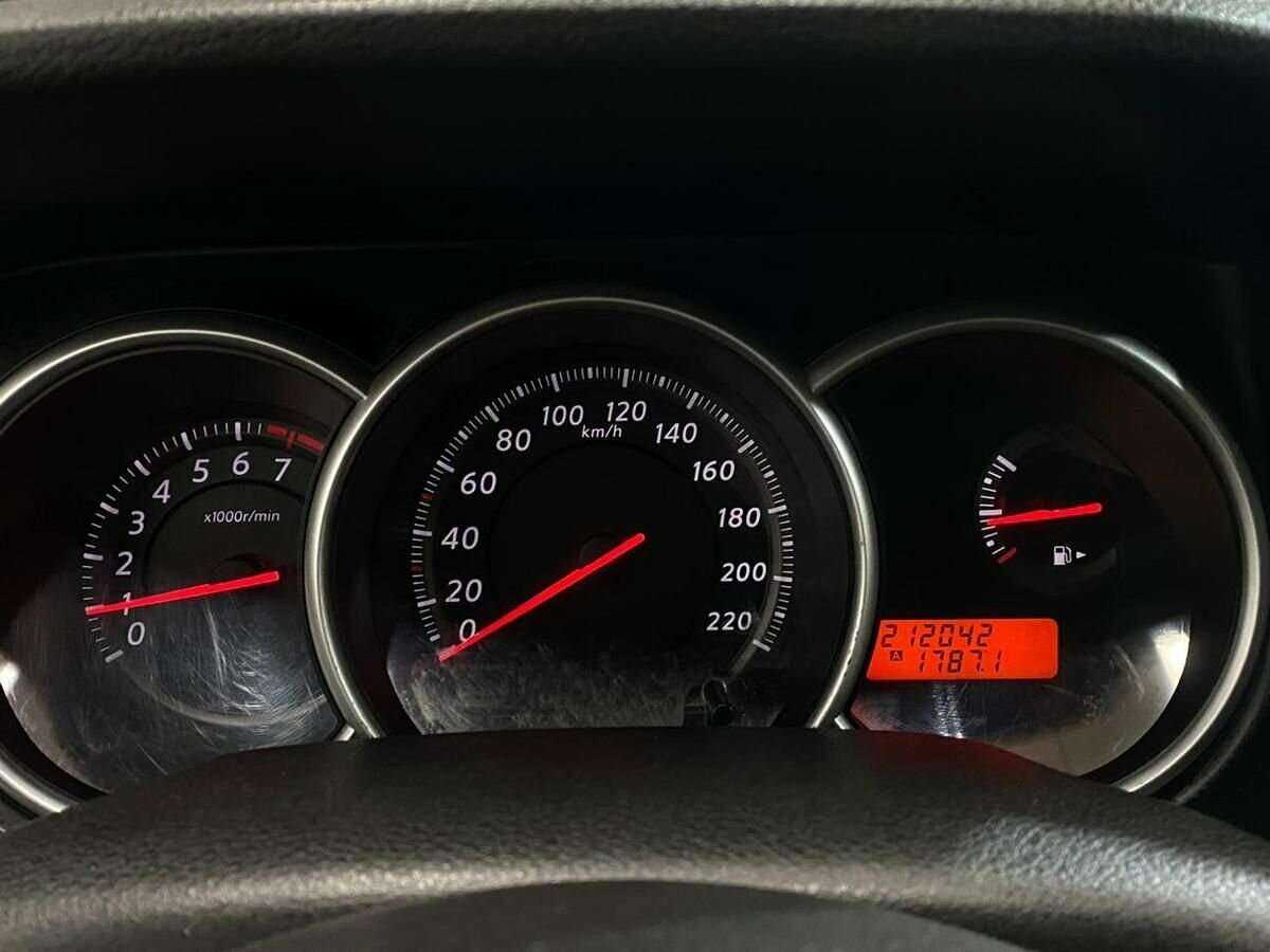 Nissan Tiida, 2013 - Фото №11