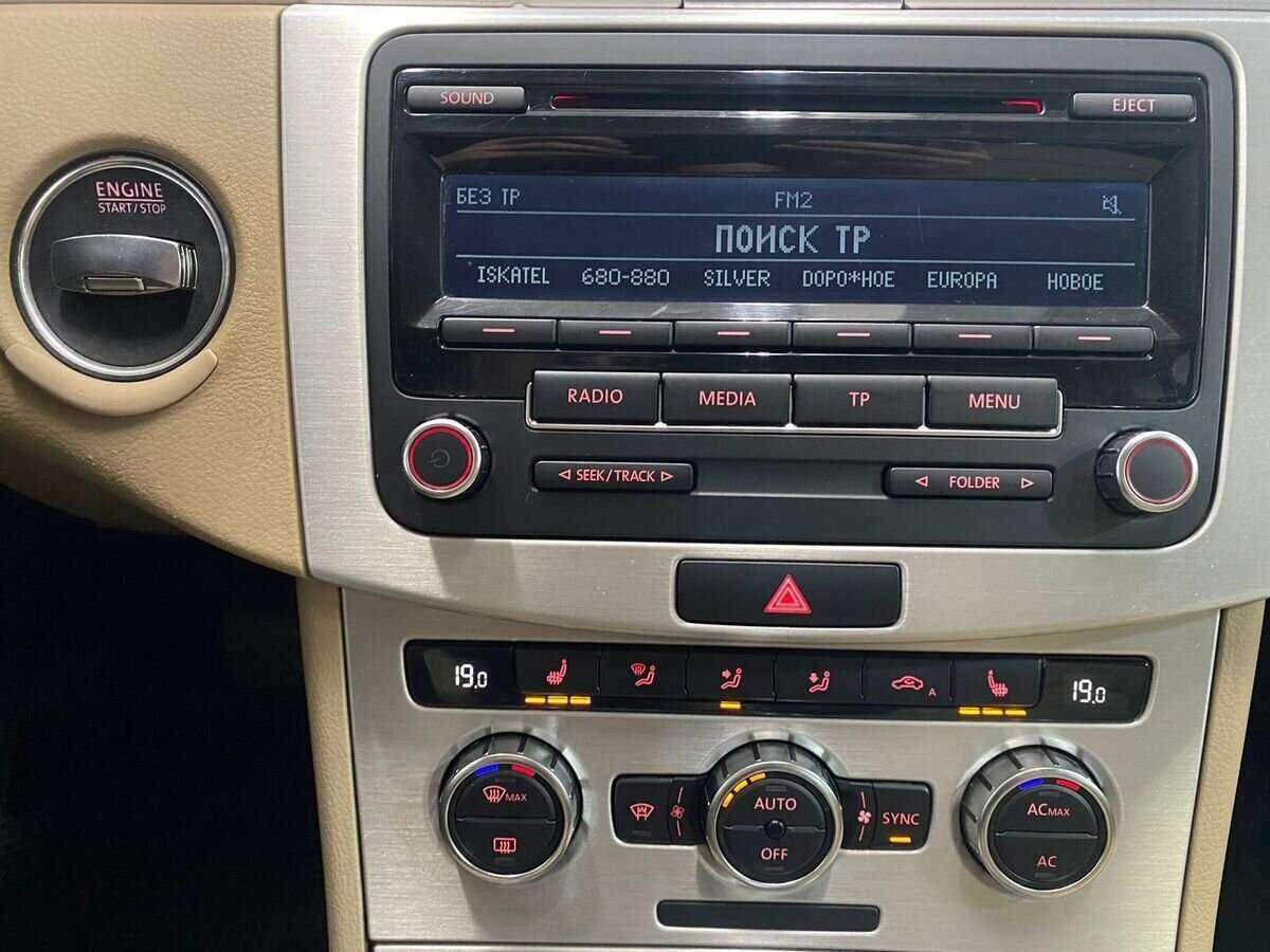 Volkswagen Passat, 2012 - Фото №13