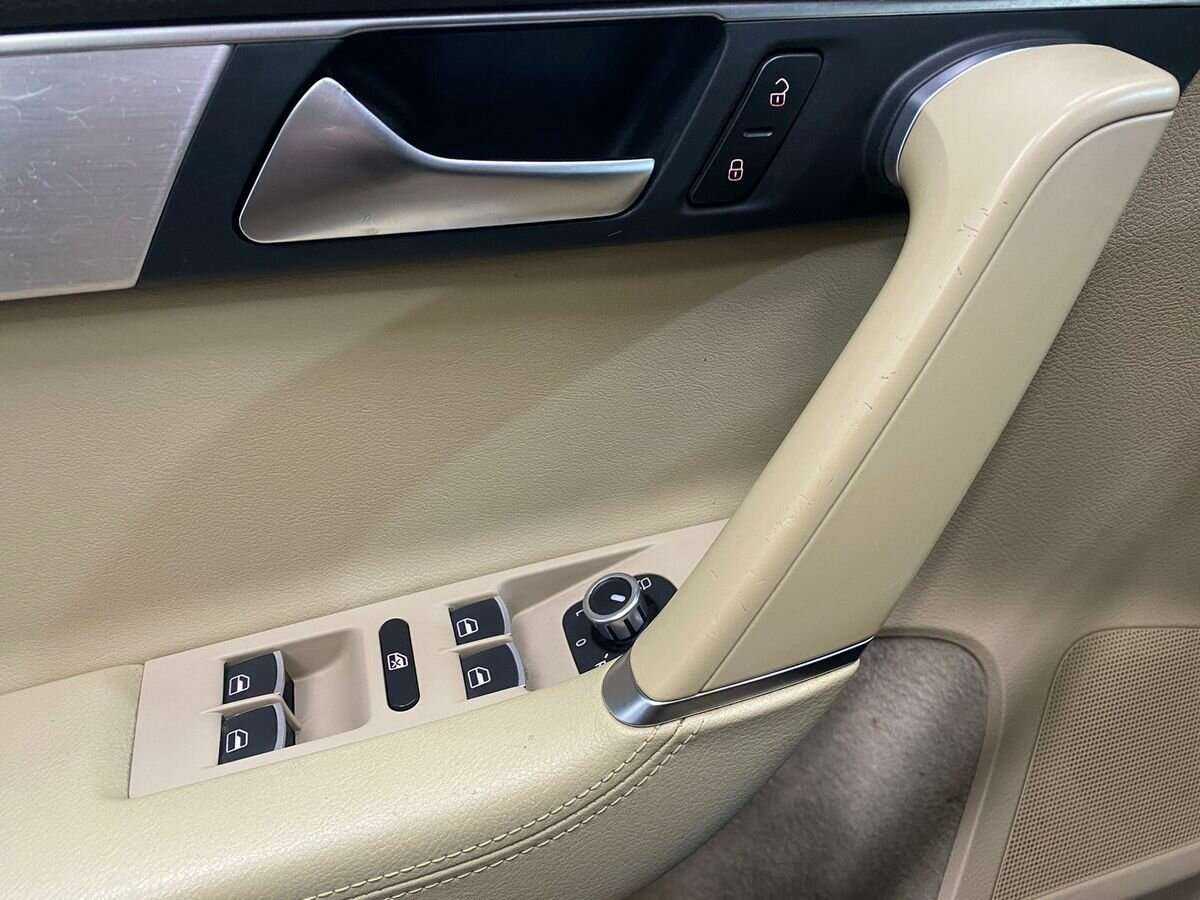 Volkswagen Passat, 2012 - Фото №14