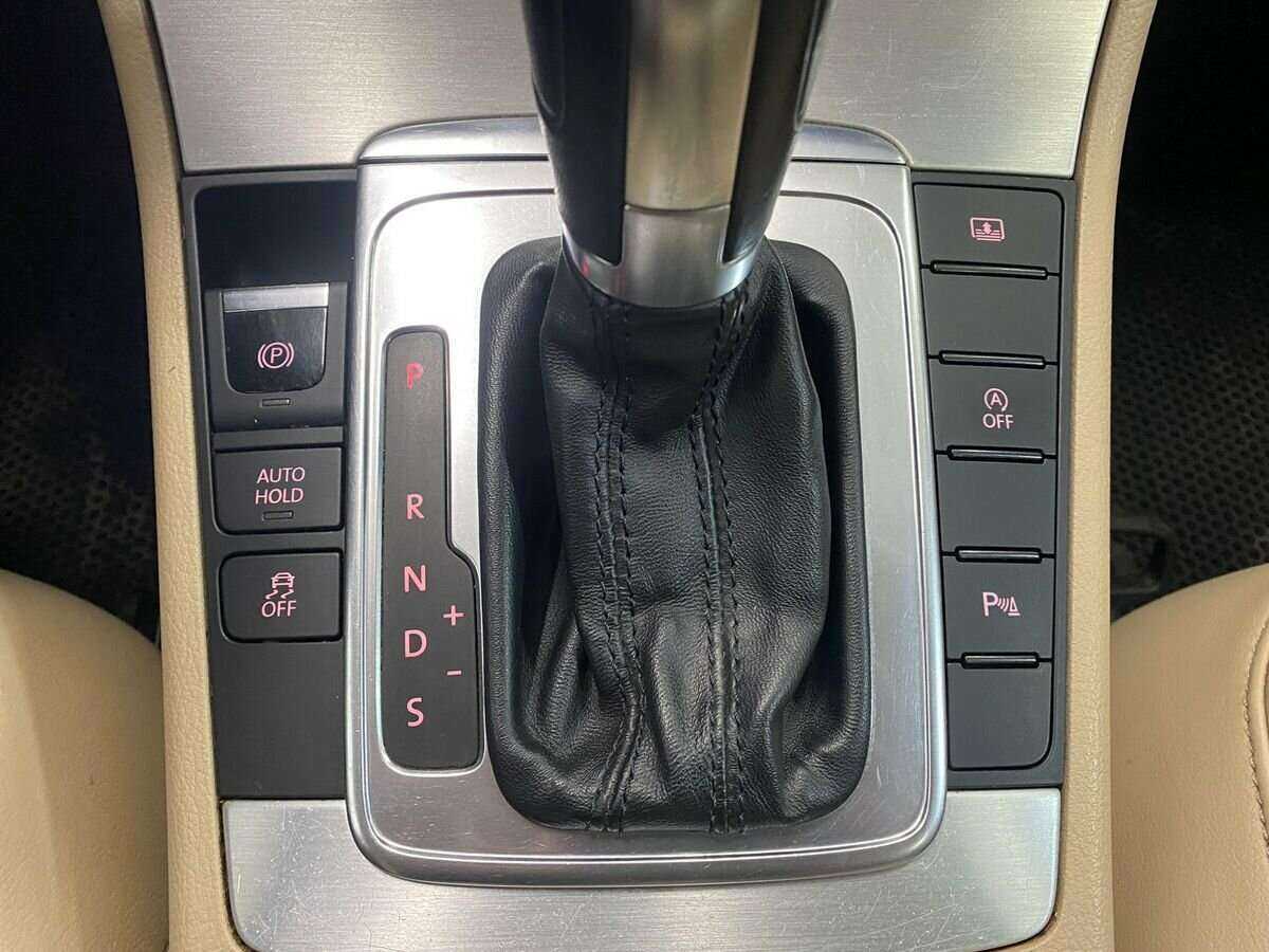 Volkswagen Passat, 2012 - Фото №15