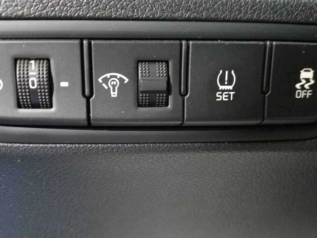 Kia Rio X-Line, 2018 - Фото №13