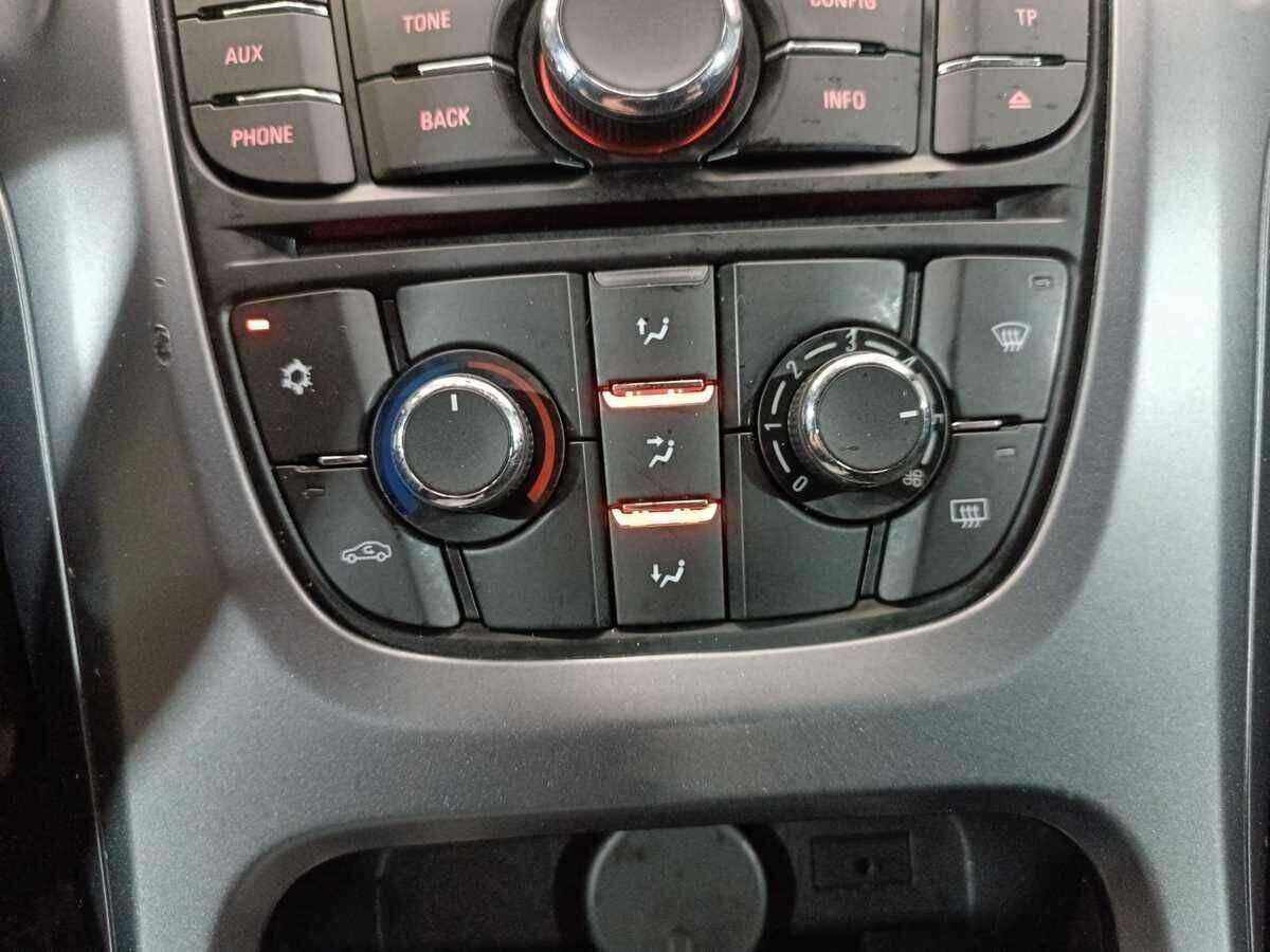 Opel Astra GTC, 2012 - Фото №13