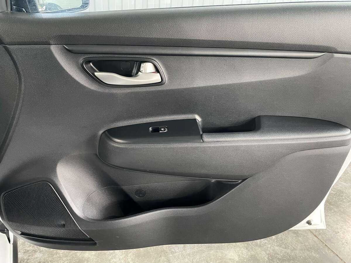 Kia Rio X-Line, 2018 - Фото №21