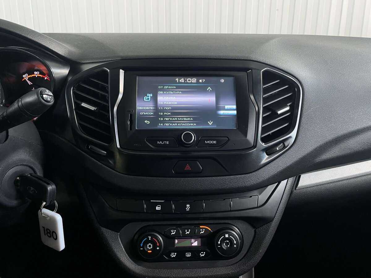 Lada (ВАЗ) Vesta, 2019 - Фото №14