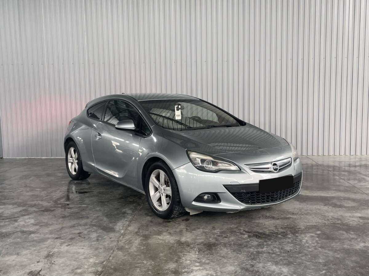 Opel Astra GTC, 2012 - Фото №2